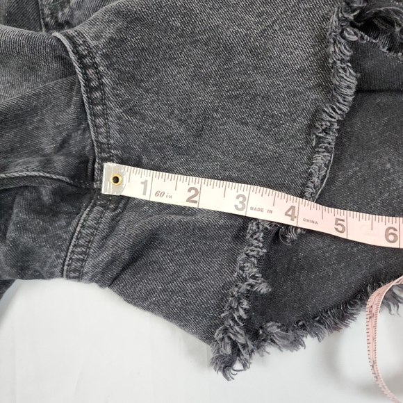 American Eagle Highest Rise 90s Boyfriend Distressed Shorts Size 20 - Picture 13 of 14